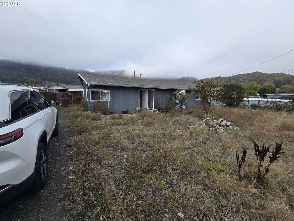 3612 Nw Joseph St, Roseburg