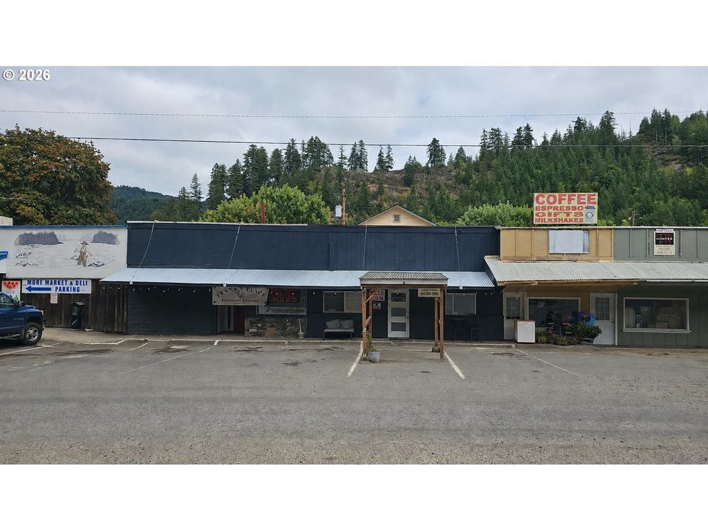 10786 Highway 126, Mapleton