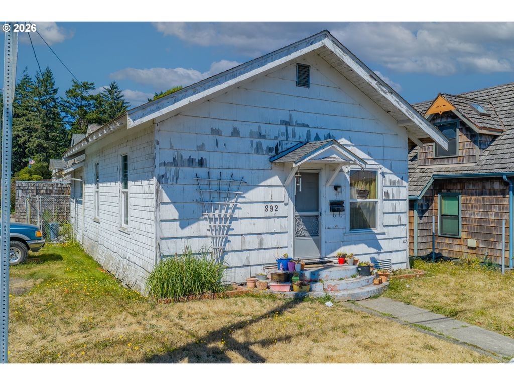 892 Colorado Ave, North Bend