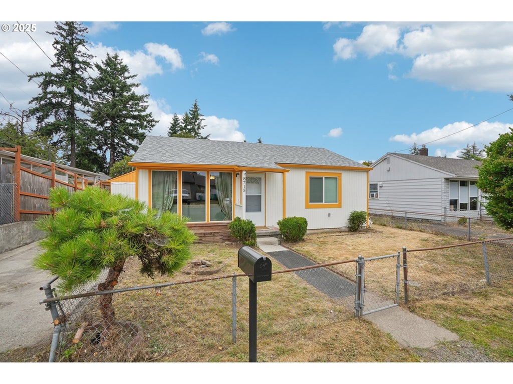 8715 Ne Clackamas St, Portland