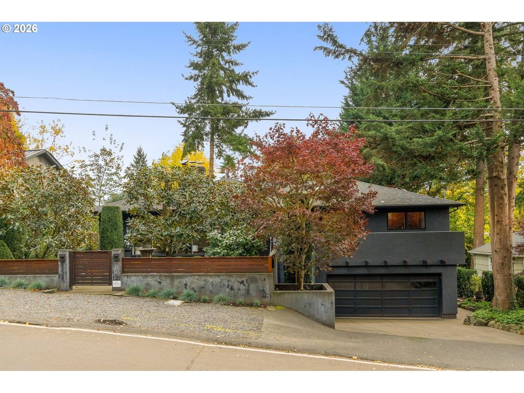 762 Lake Forest Dr, Lake Oswego