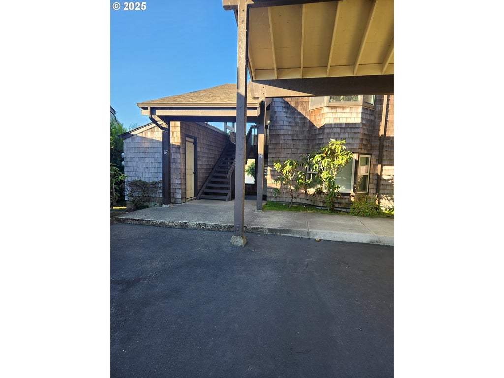 1040 Bay St 14, Florence