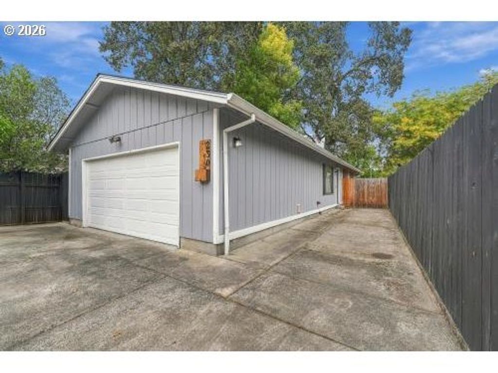 230 Mayfair Dr, St. Helens