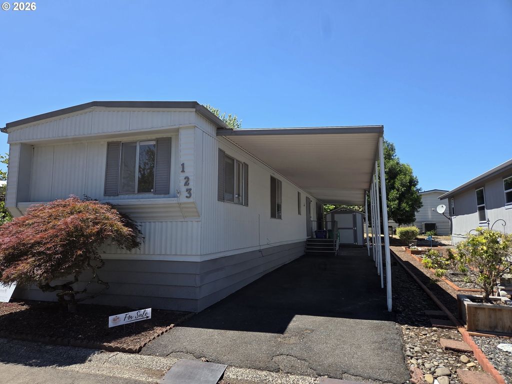 13640 Se Highway 212 123, Clackamas