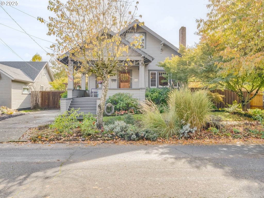 318 Ne 8th St, McMinnville