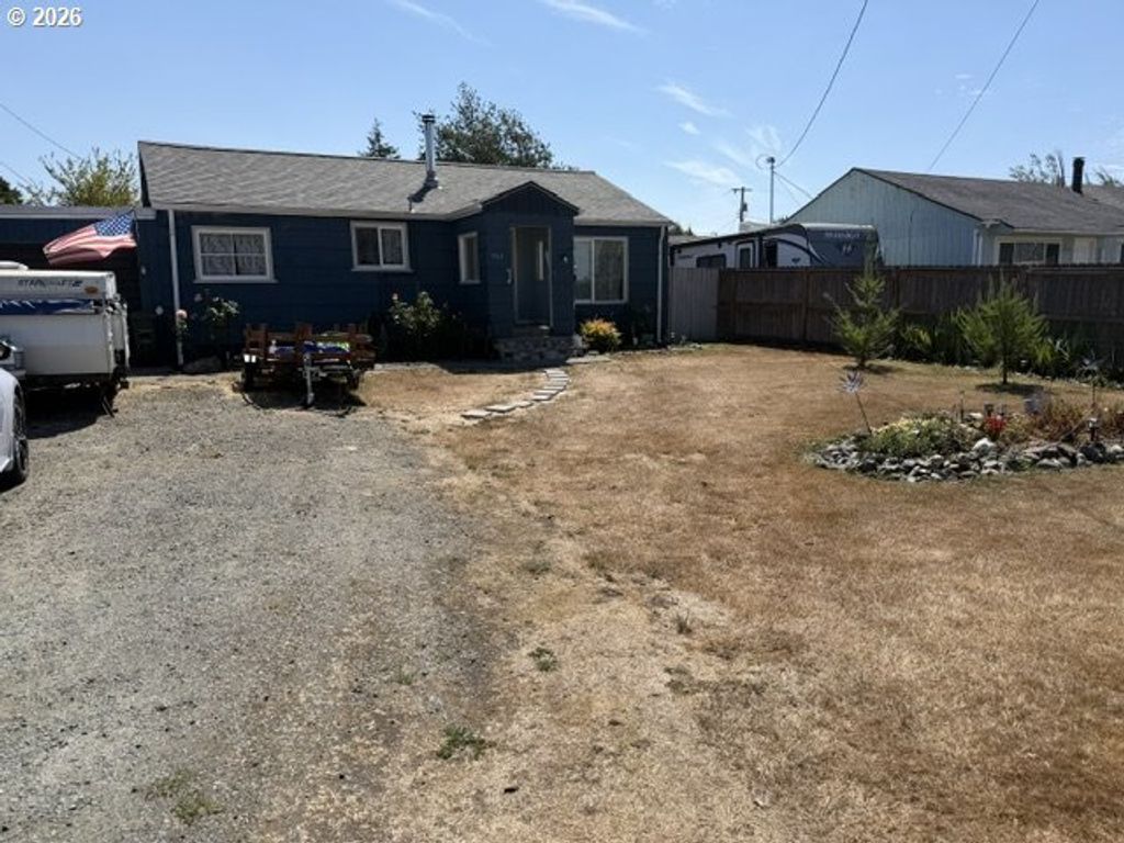 1704 Maple St, Myrtle Point
