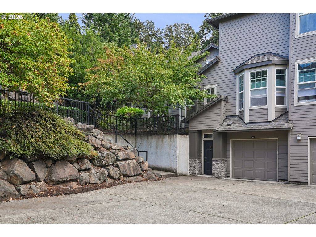 810 Springtree Ln, West Linn