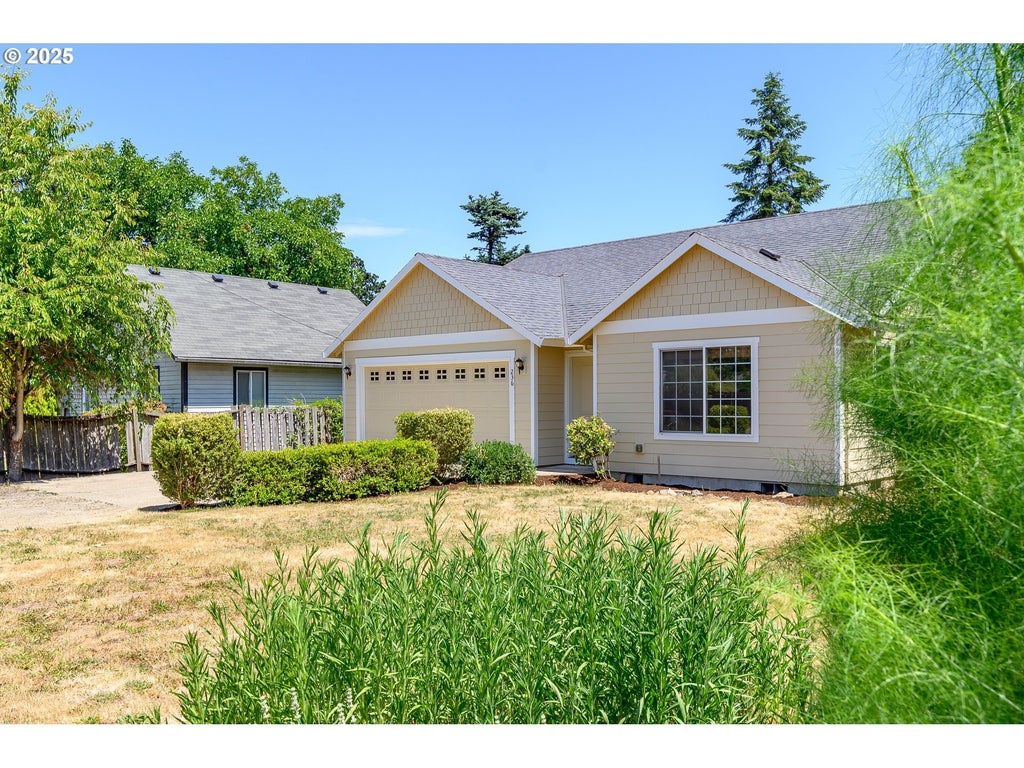 236 N 6th St, Carlton