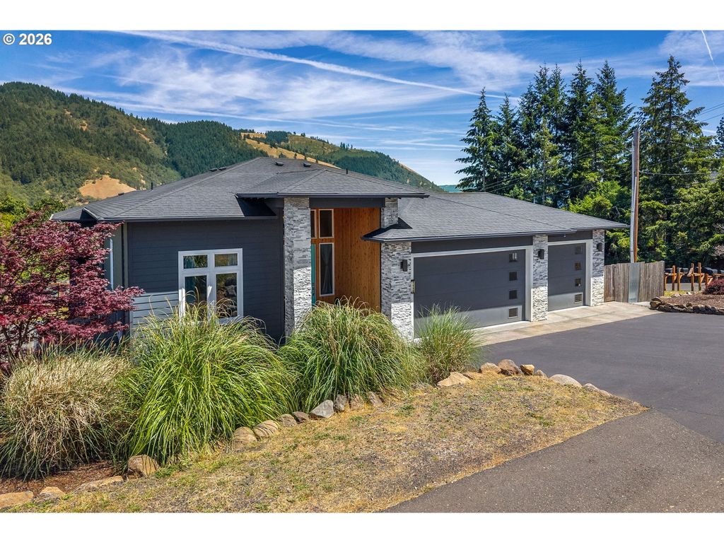 1005 Champion Ln, White Salmon
