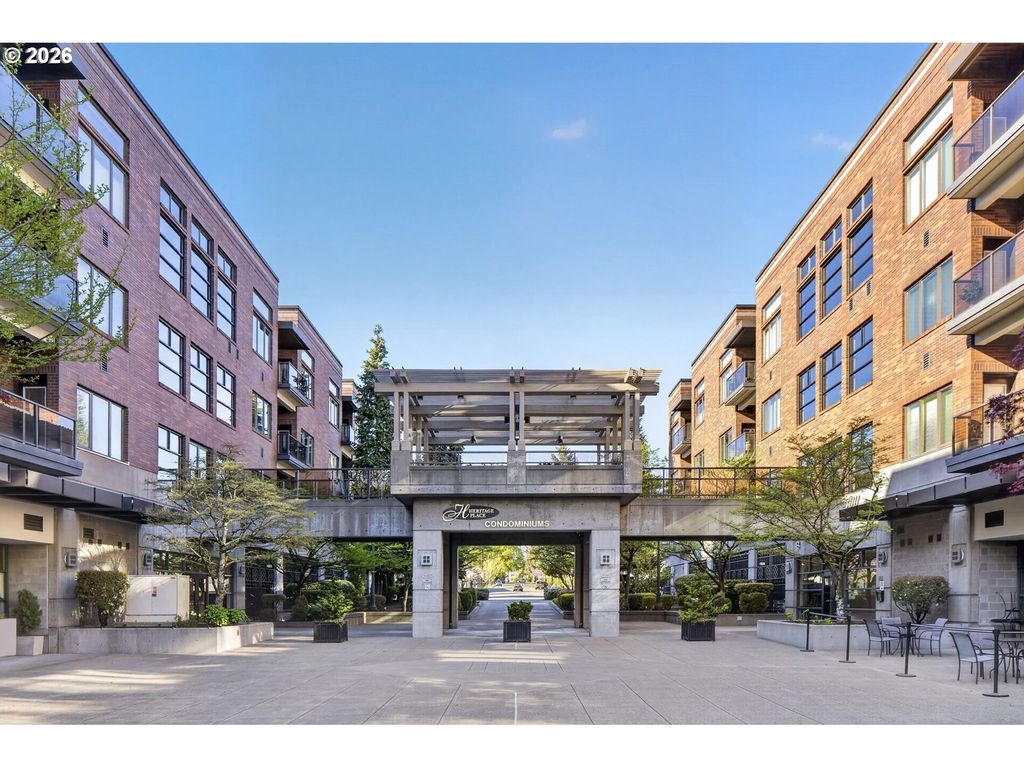300 W 8th St 324, Vancouver