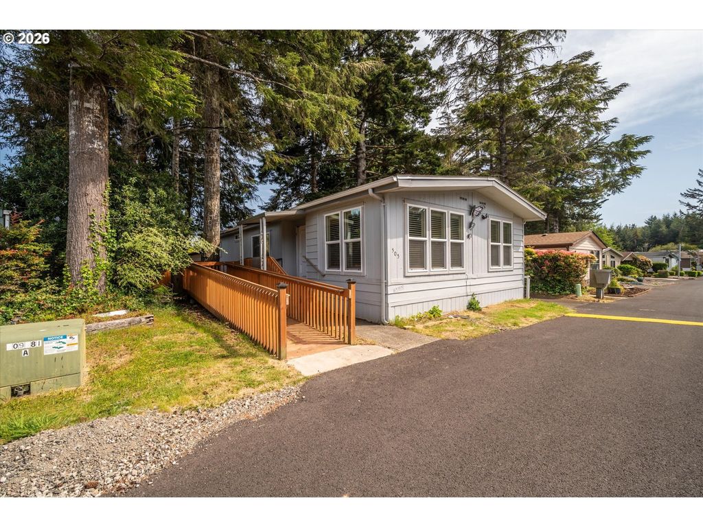 505 Shorepines Pl, Coos Bay