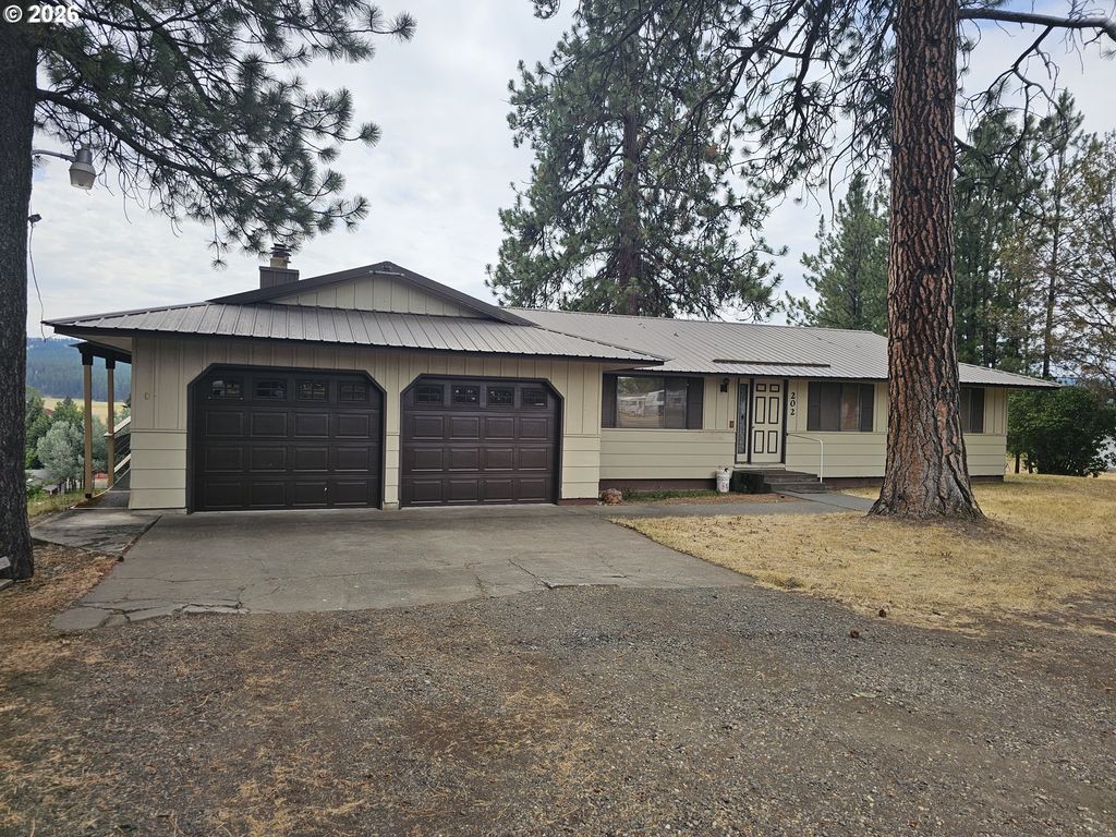 202 E Despain St, Ukiah