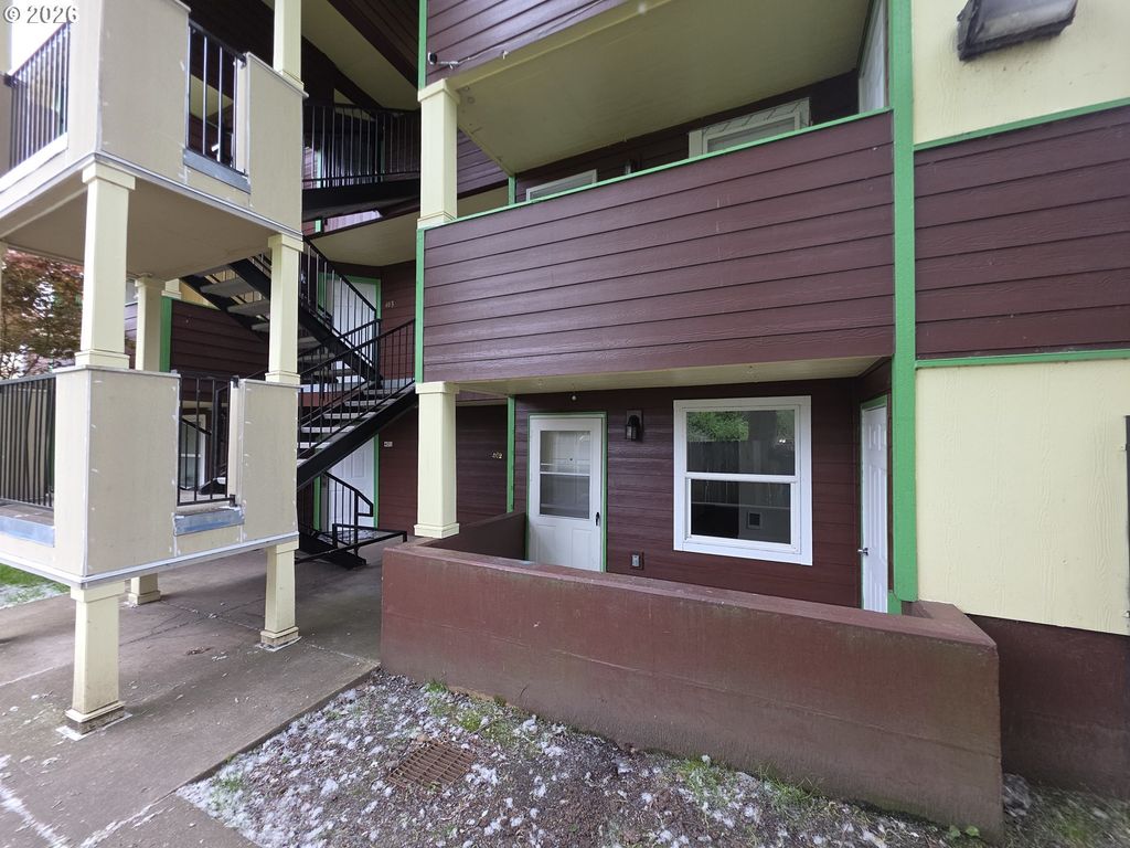 9257 Se Clinton St 402, Portland