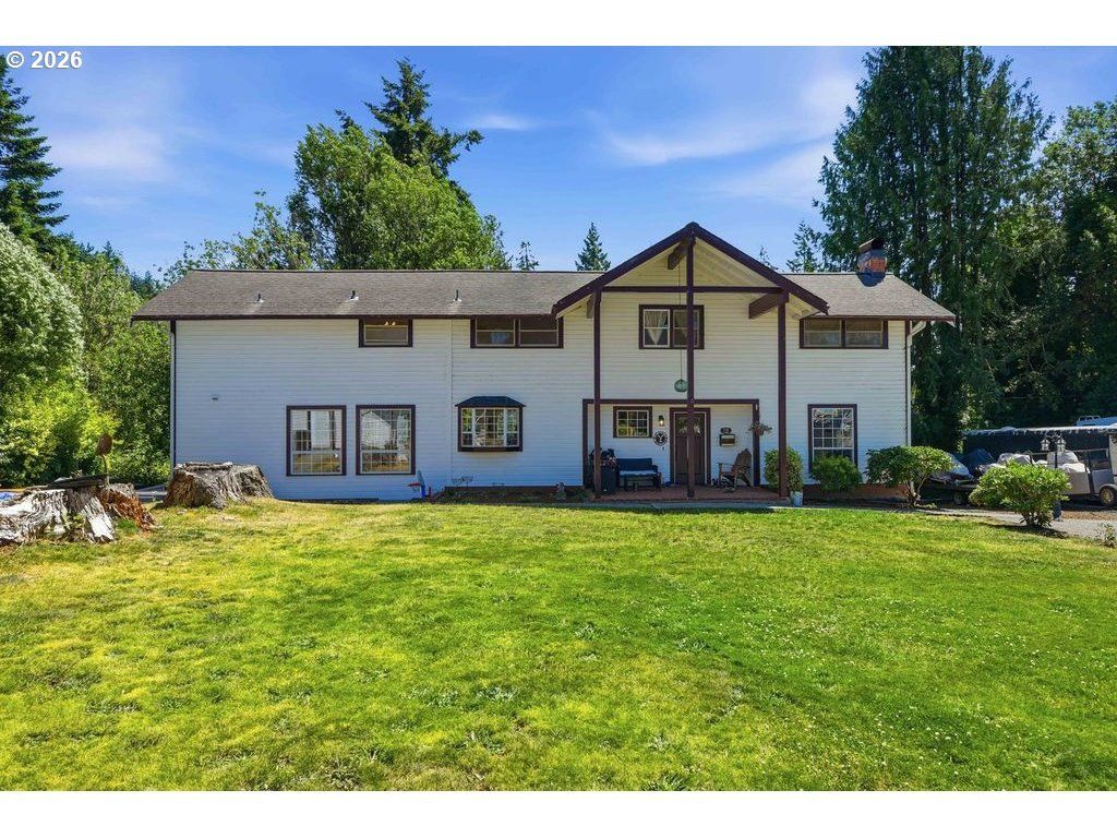 715 E 1st St, Coquille