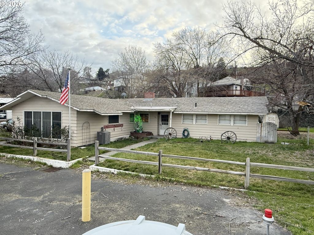 725 Cottonwood St, Arlington
