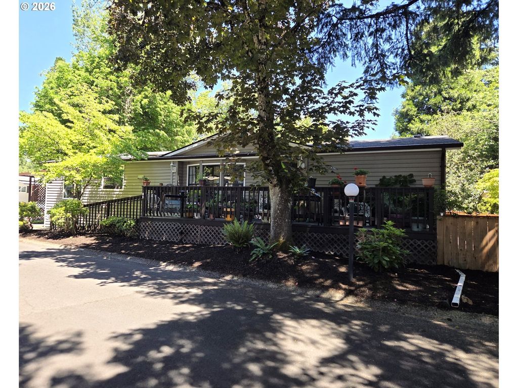 1475 Green Acres Rd 83, Eugene
