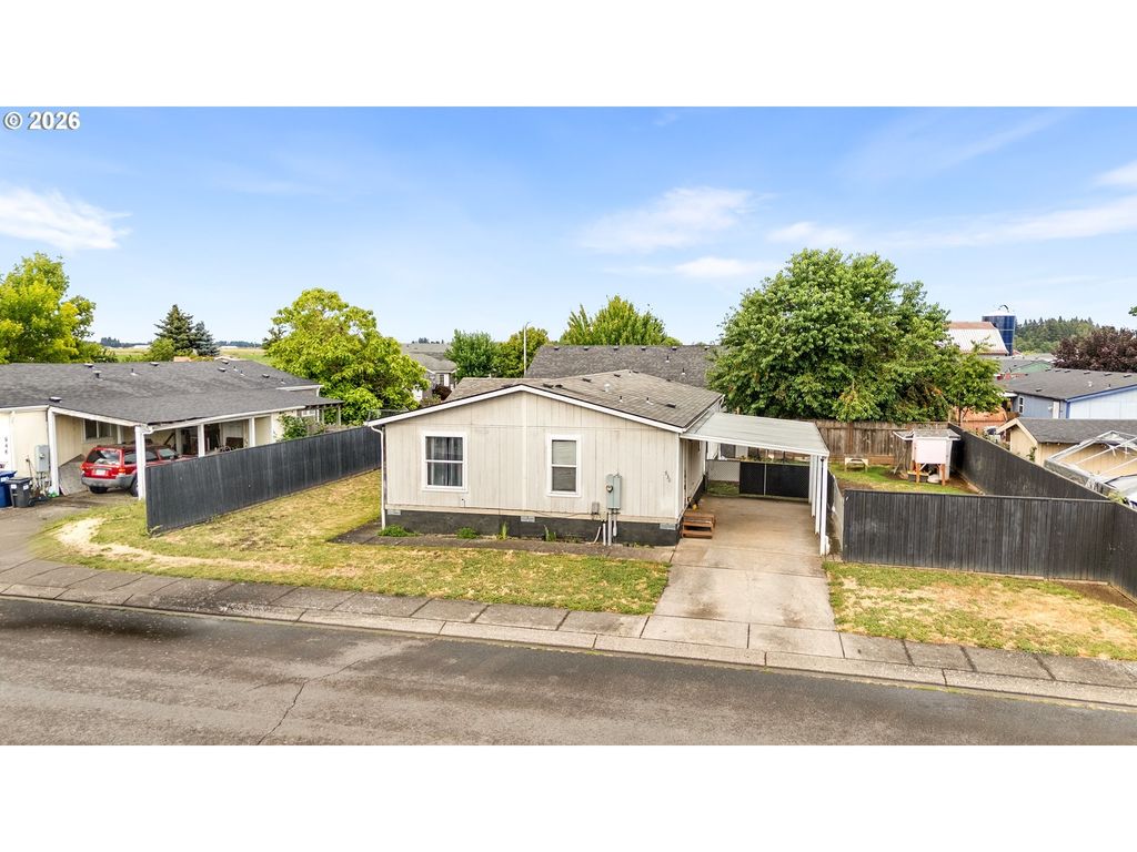 930 Mahan Loop, Gervais