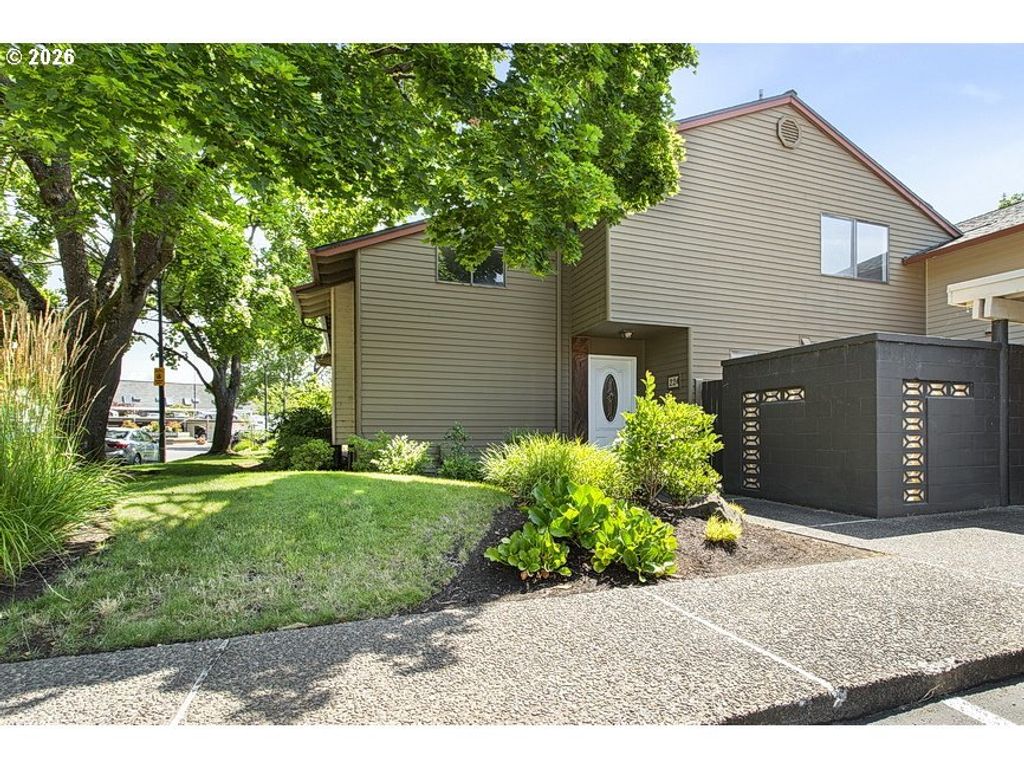 224 N Hayden Bay Dr, Portland