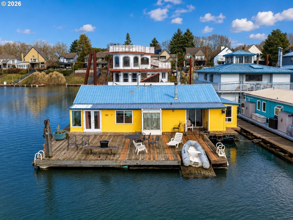 580 N Tomahawk Island Dr Dr, Portland