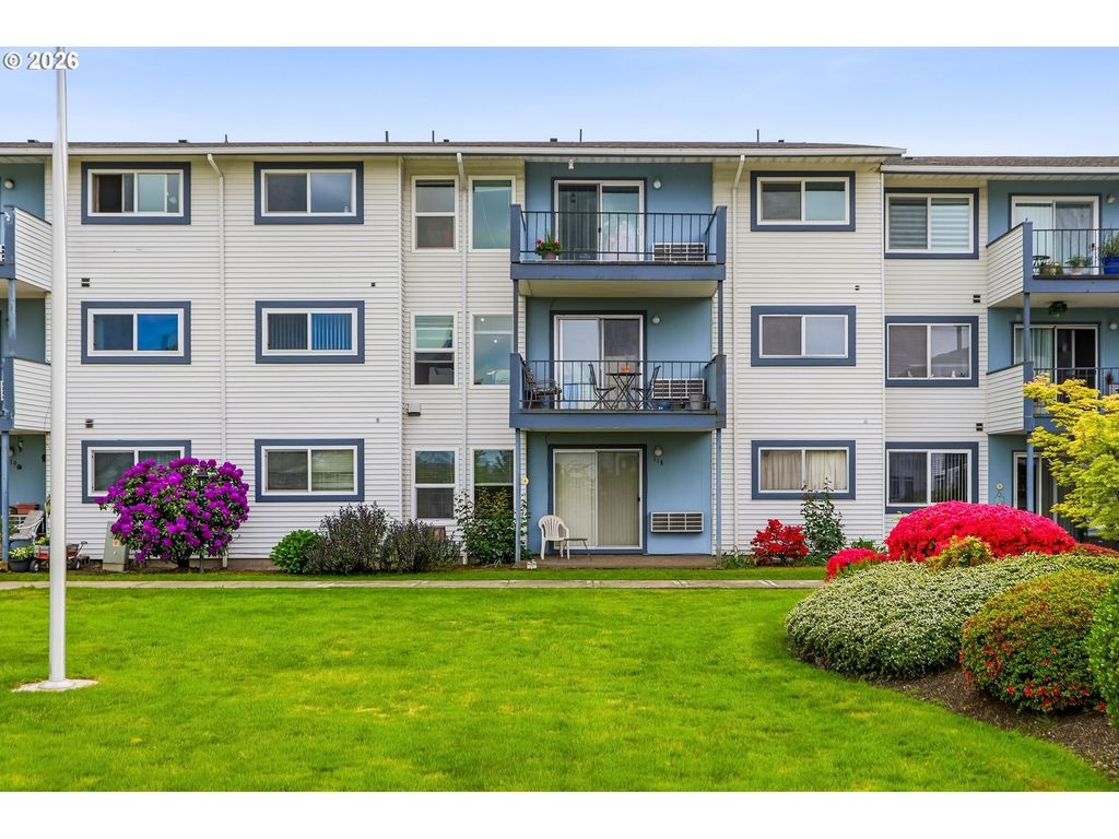 950 Evergreen Rd 318, Woodburn