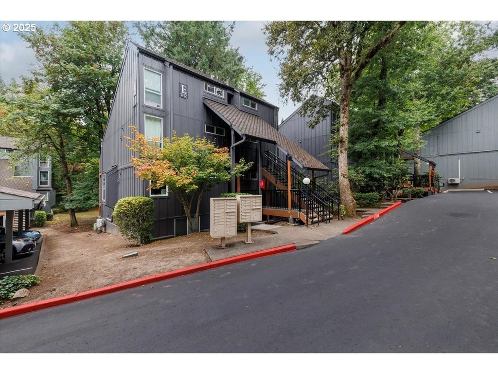100 Kerr Pkwy 34, Lake Oswego