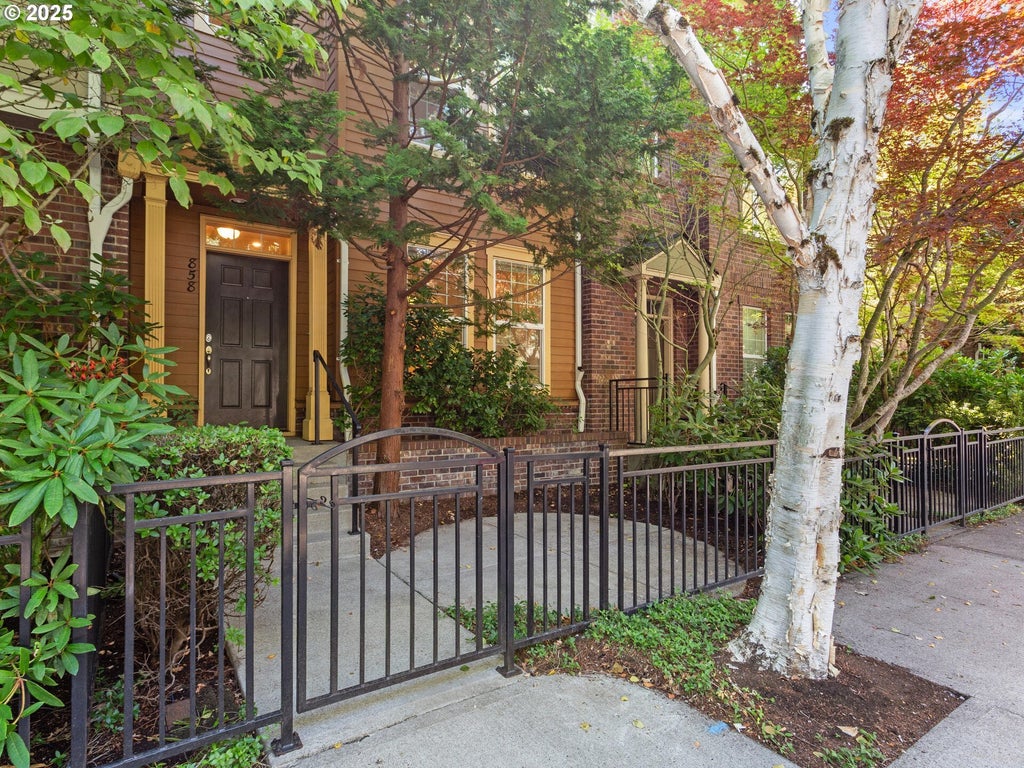 858 Ne Caden Ave, Hillsboro