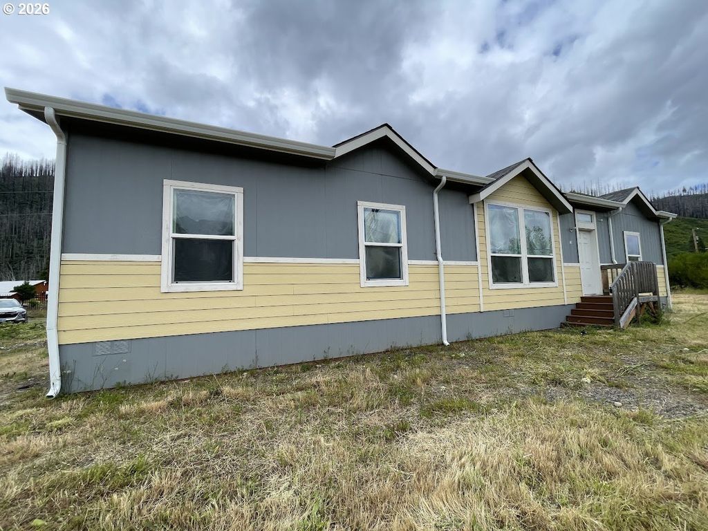 91163 Yeager Rd, Blue River