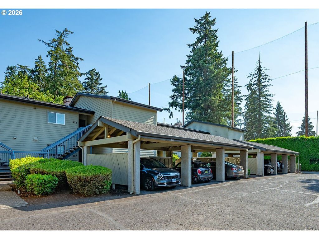 303 Country Club Rd, Eugene