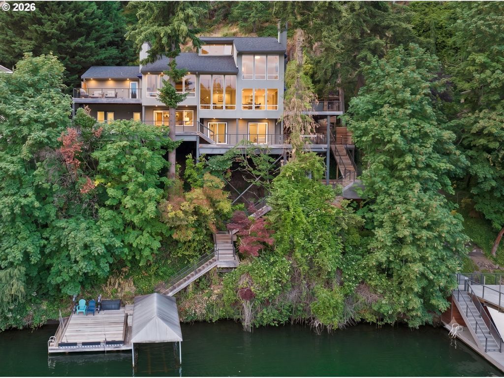 2236 Summit Ct, Lake Oswego