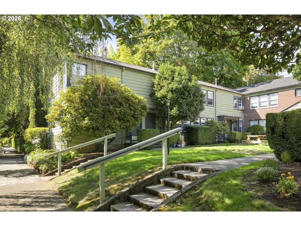 1621 Se Washington St, Portland