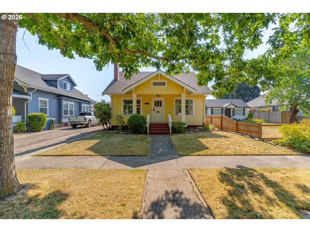 1970 Maple Ave Ne, Salem