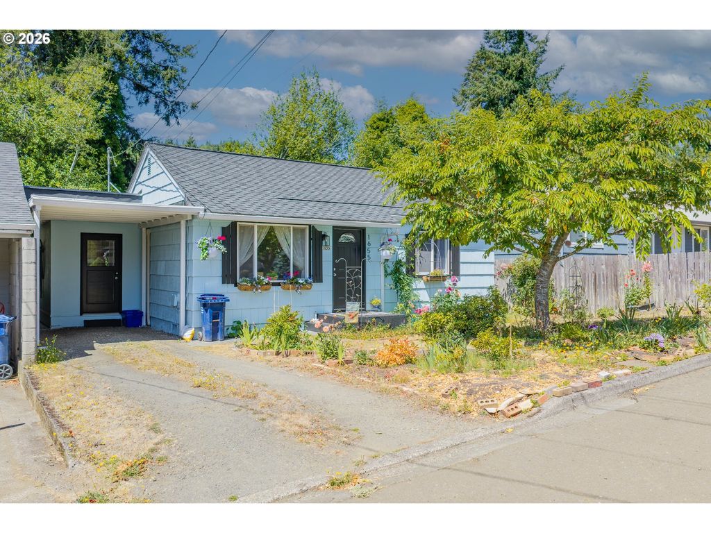1655 N Juniper St, Coquille