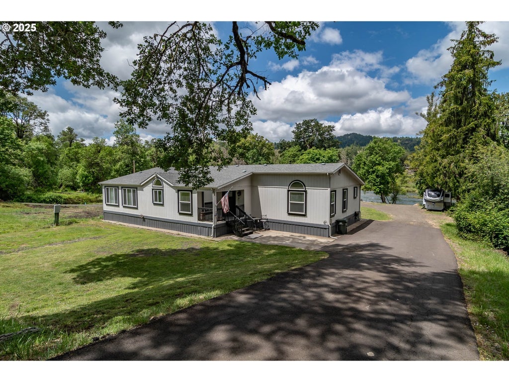 2665 Whistlers Park Rd, Roseburg