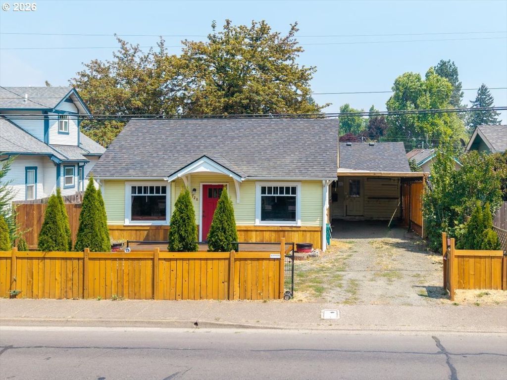 728 N 9th St, Cottage Grove