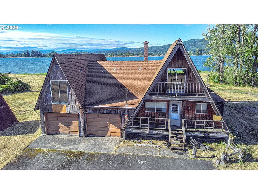 10005 River Front Rd, Clatskanie