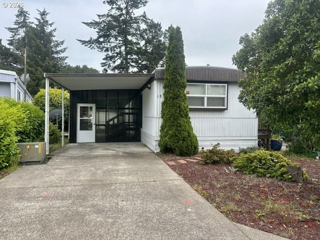 3760 Highway 101 18, Florence