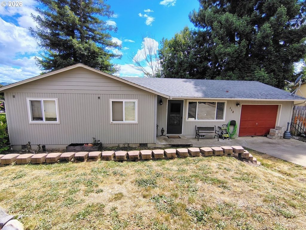 112 Laguna Ct, Roseburg