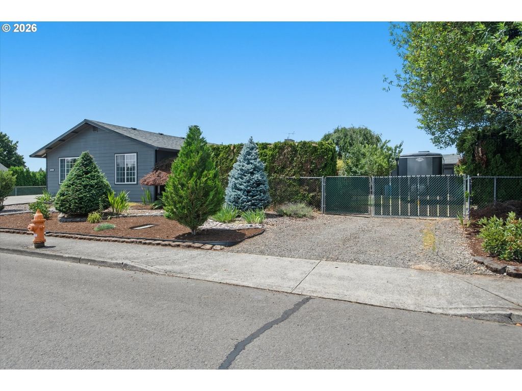 1517 N Locust St, Canby