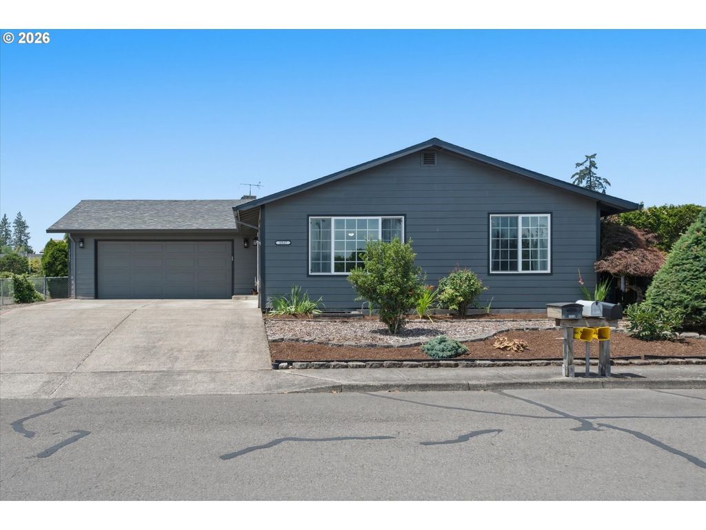 1517 N Locust St, Canby