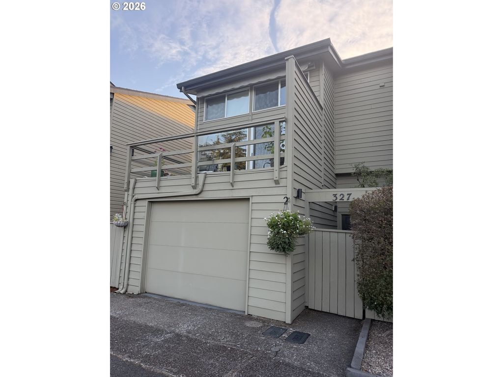327 Country Club Rd, Eugene