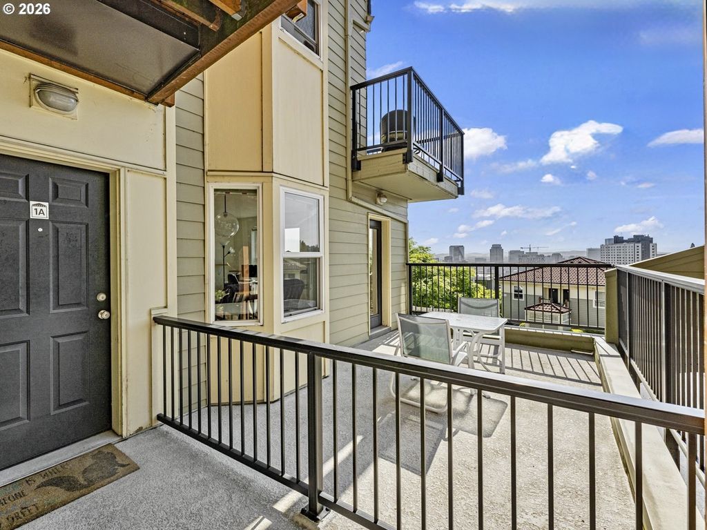 325 Nw Uptown Ter 1a, Portland