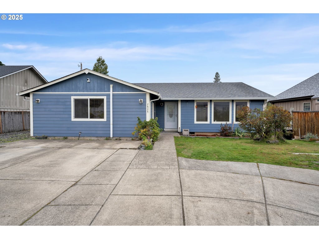 76336 Rainbow St, Oakridge