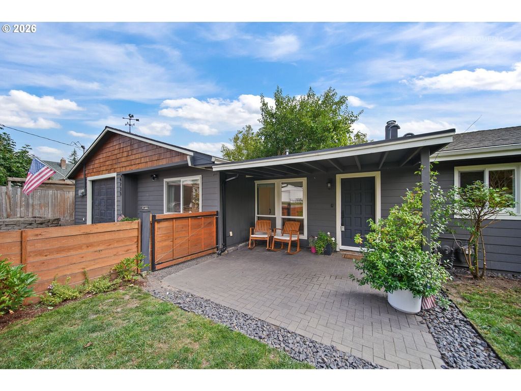 4735 Sussex St, West Linn