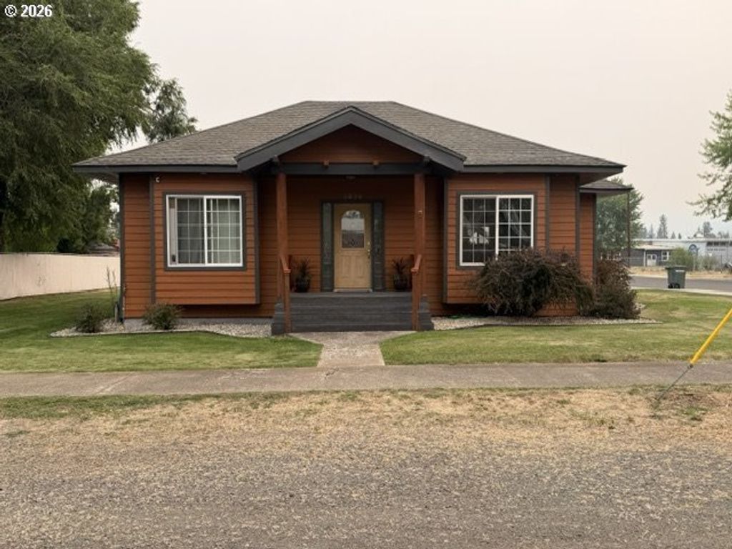 1390 Alder St, Elgin
