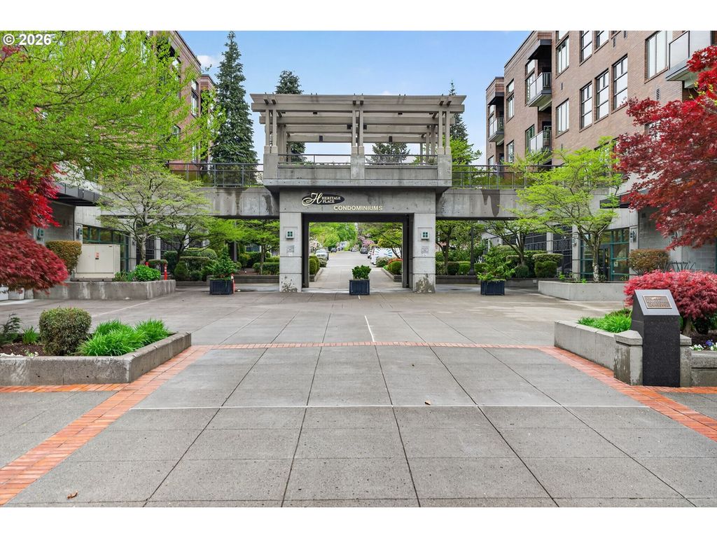 400 W 8th St 209, Vancouver