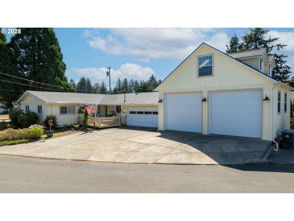 2950 Greenbriar St, Reedsport