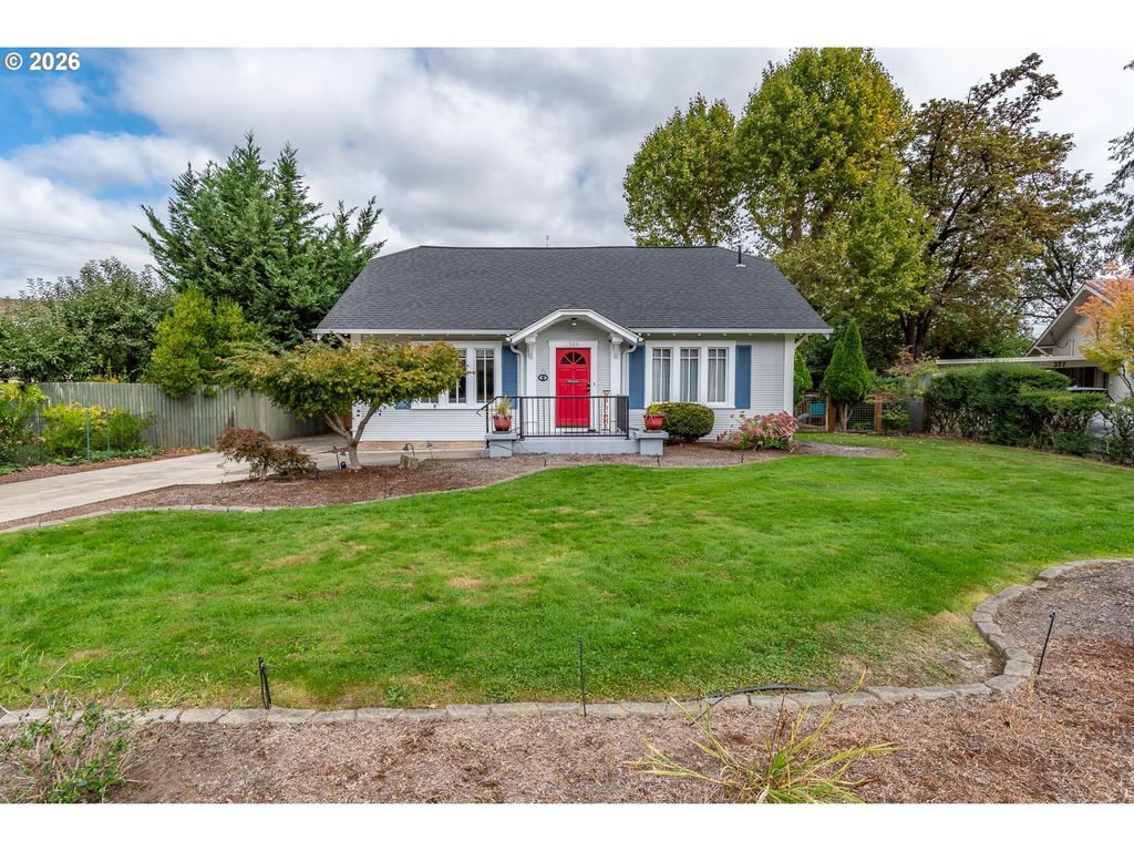 325 W Riverside Dr, Roseburg