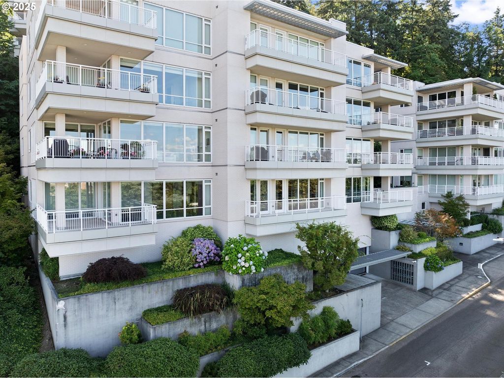 2020 Sw Market Street Dr 101, Portland