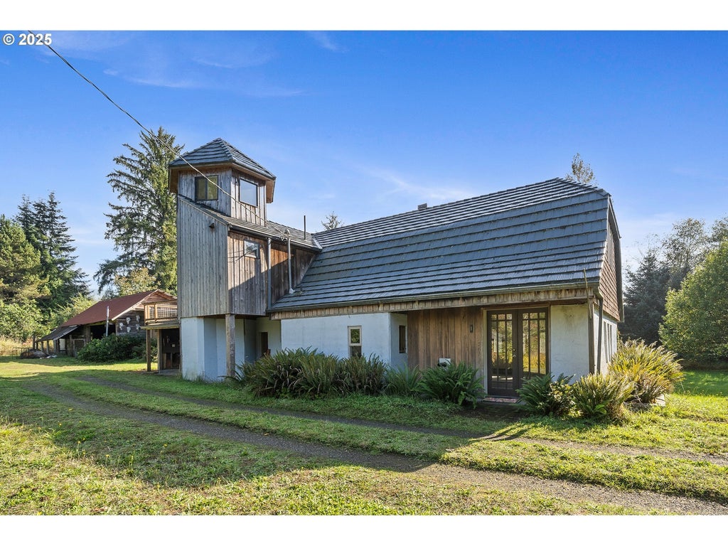 11605 Highway 101, Tillamook