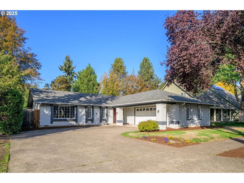 1215 Cedar Ridge Dr, Eugene